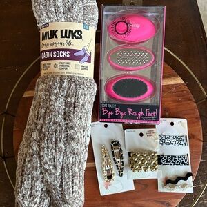 Muk Luks Brown Cabin Socks gift set